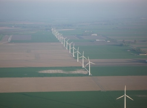 Een windturbinepark gezien vanuit de lucht